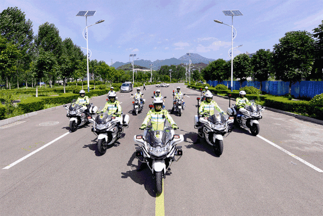 洛阳高速交警,栾川交警 在栾川站 重渡沟站疏堵保通 栾川交警摩托车