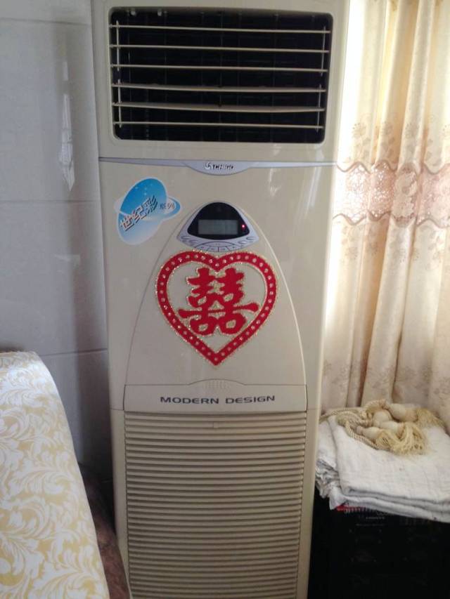 这一台空调 是2001年,来自北京的郭用户 购买的"世纪彩"柜机.