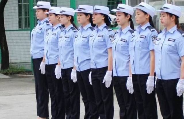 科目三分配到女考官是真的背,胆子那么小,遇到事情就会踩刹车