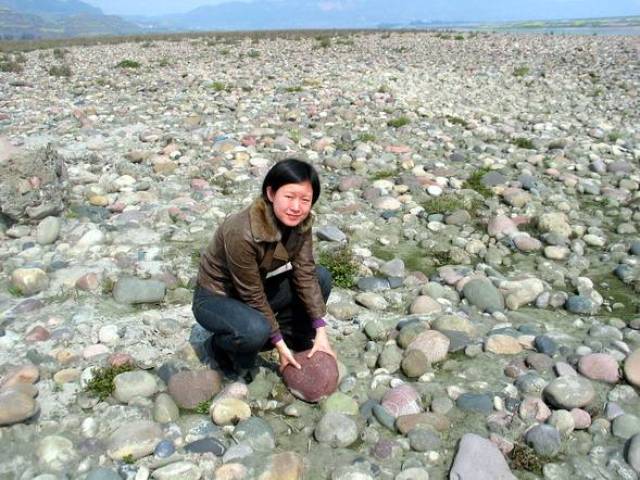 四川户外捡石头的地方太多了,身为四川石友很幸福_手机搜狐网