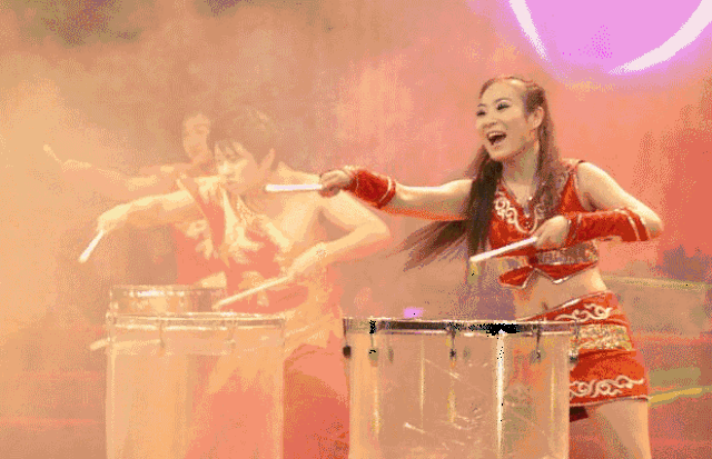 水鼓舞,肚皮舞,杂耍,相声,大提琴演奏等精彩歌舞演出,欢迎您来观看.