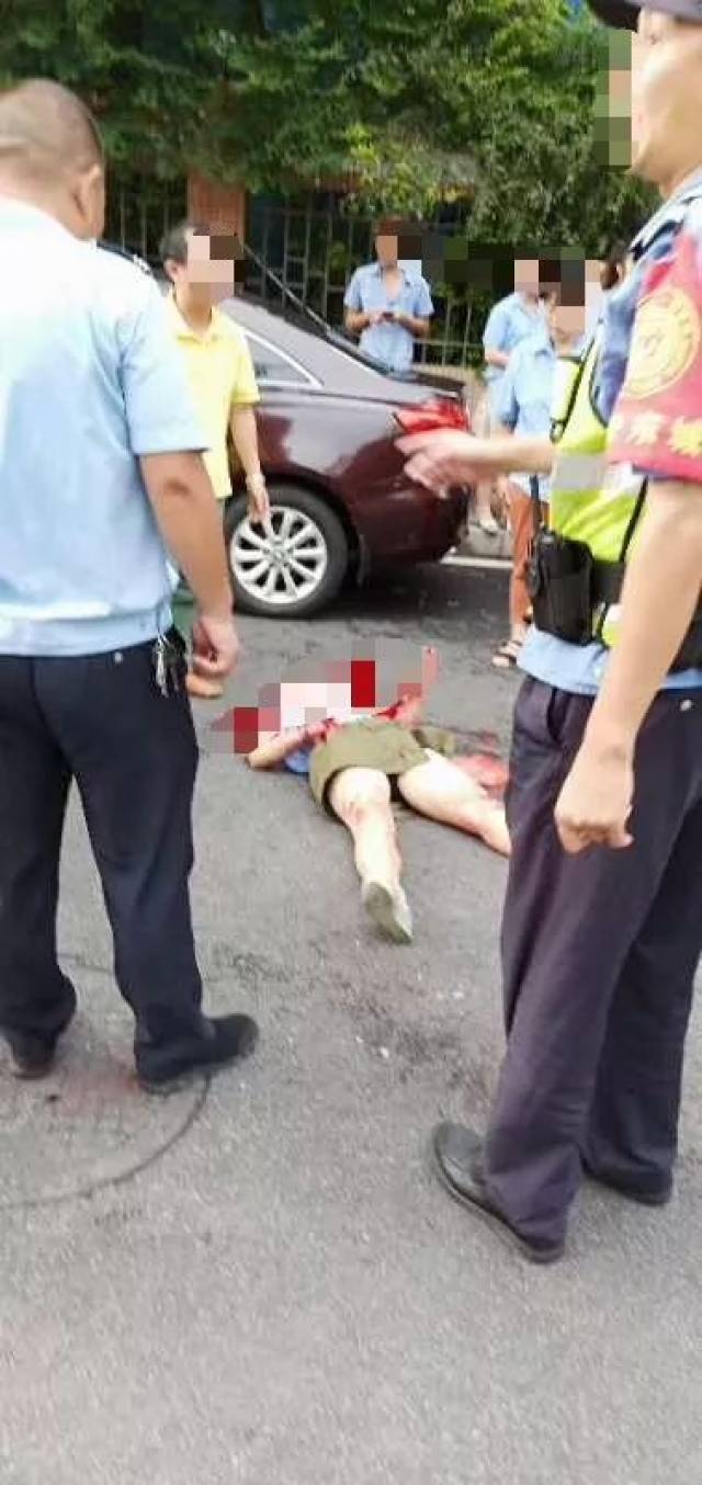 广东雷州一男子持刀砍死妻子后跳楼,发生了什么事情?