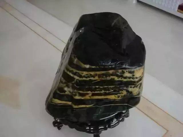 深土藏墨石,虽黑不掩质|西蜀墨石欣赏