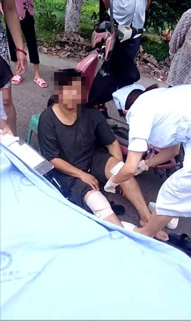 荣县发生车祸,女司机的脚