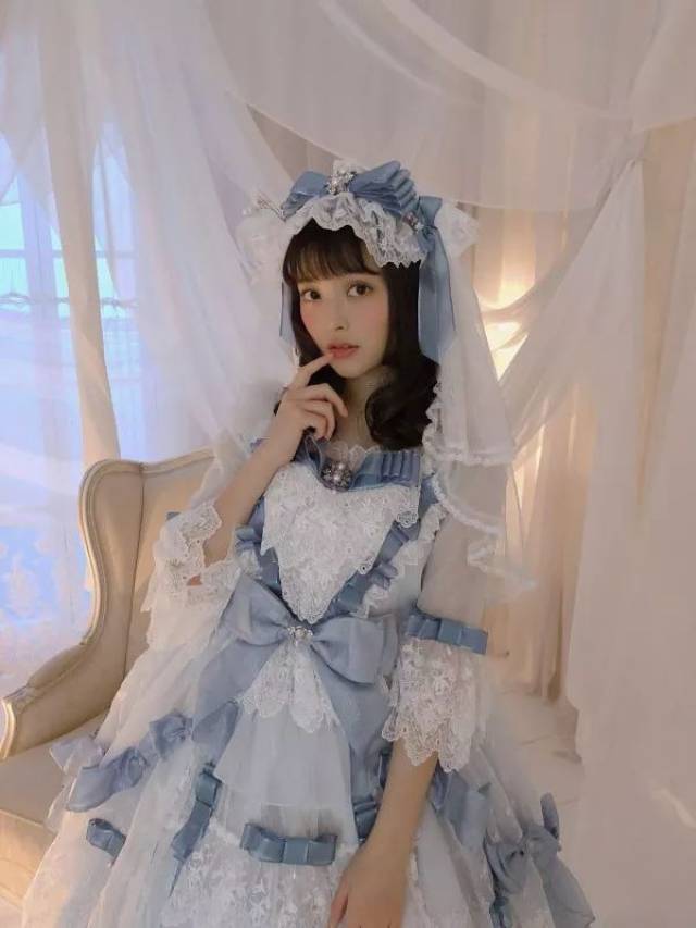 知名lolita服装工作室邀上坂堇代言