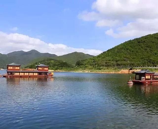 亭下湖