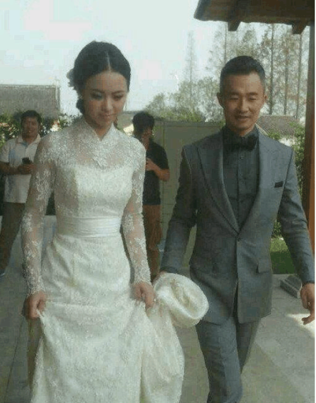 原本是人气主持人,娶了小18岁妻子,却婚后很少露面?