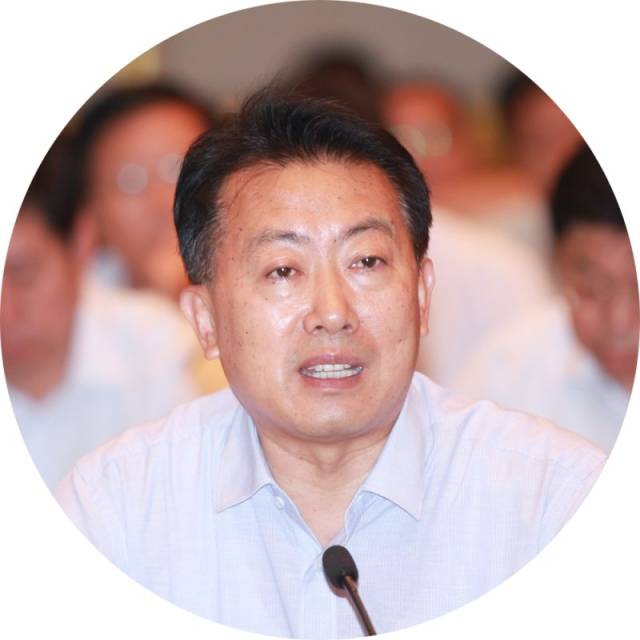 经区党工委书记,管委会主任 吕晓东