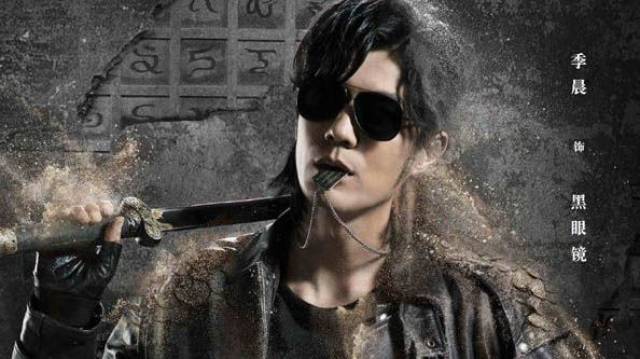 黑瞎子出自《盗墓笔记》,他是一位旗人,蒙古族,名字有四个字,非常