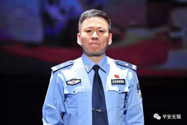 他把军装挂在柜里,他把警服穿在心里