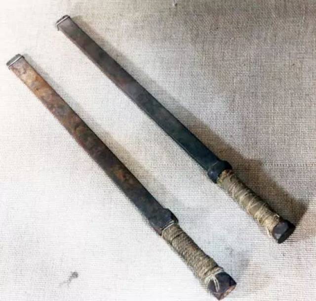 除此之外,传说中杨家将里面八贤王手上的金锏在权力方面最是厉害