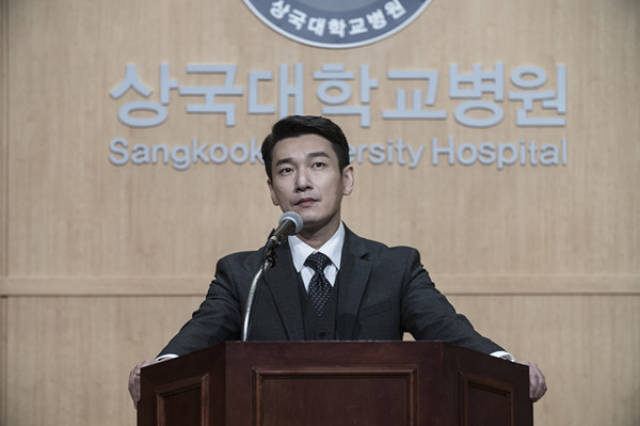 《LIFE》:李栋旭、曹承佑的“医疗致郁戏”