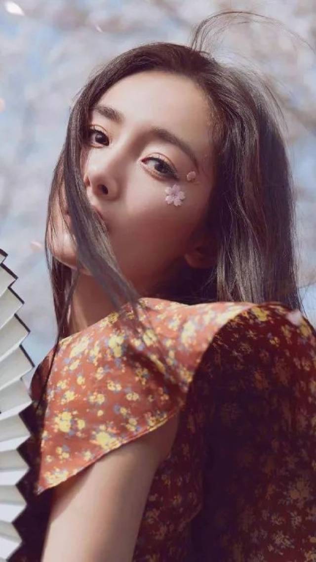 明星壁纸〡人美心善杨幂
