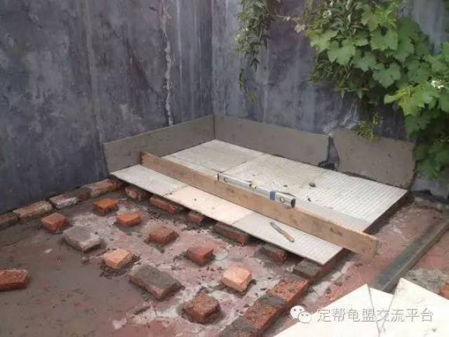 选好料,建好池,养龟池材料选择技巧