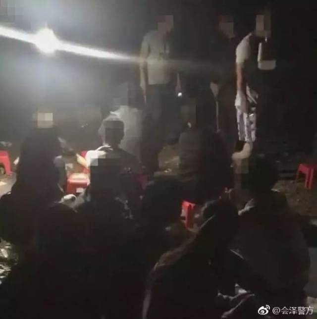 无独有偶,7月23日,巡特警大队再次接到群众举报:在 乐业镇乐业村委会