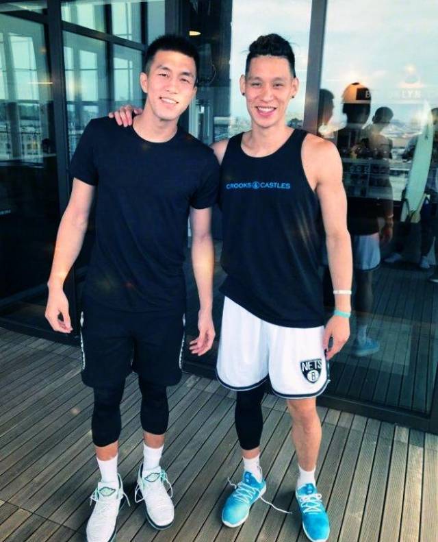 郭艾伦晒单挑林书豪集锦,晃倒对手上演换手暴