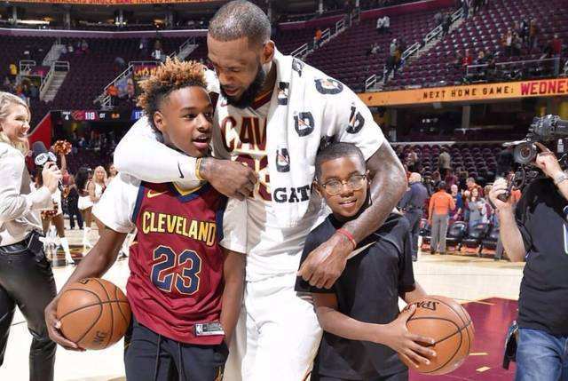 父爱无疆却也抱有一点私心!詹姆斯:非常后悔给