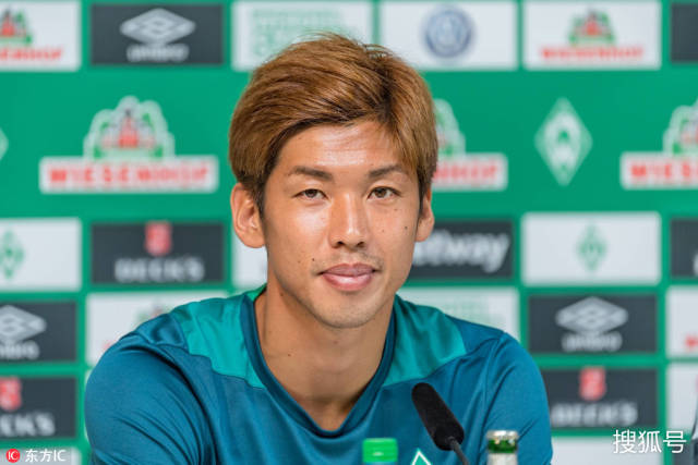 大迫勇也亮相云达不莱梅主场 披8号球衣挑锋线大梁