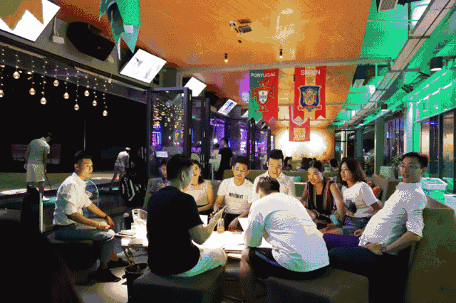 这里是中国第一个运动娱乐社区 以 智能高尔夫, 精致餐饮 ,潮流lounge
