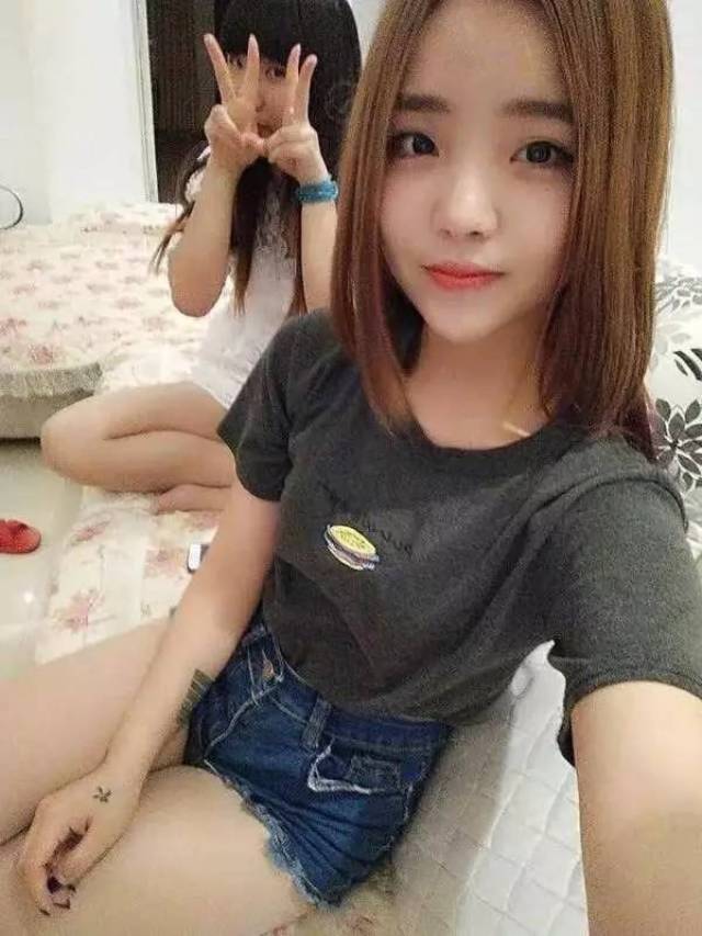 内涵段子:看到两个喝醉酒的妹子,你说我该怎么办?