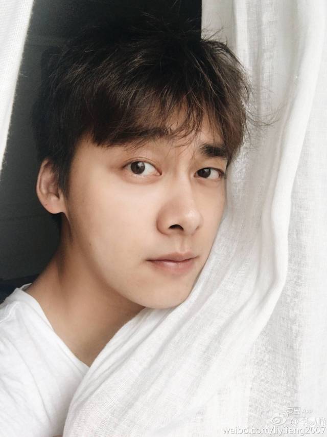 wuli小凡马上就要两周岁了,各位cfjj可想念软糯糯的小凡和高冷酷炫的