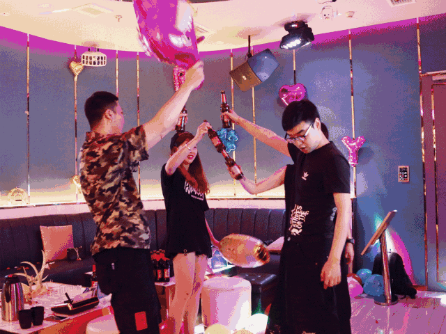 吃饭k歌机麻竟在一家ktv统统搞定!一站式娱乐从早嗨到