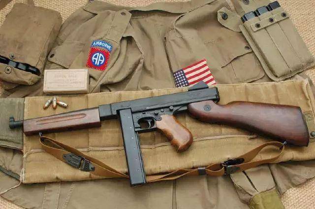 它是二战中最著名的冲锋枪,美国黑帮的最爱,日军最怕它