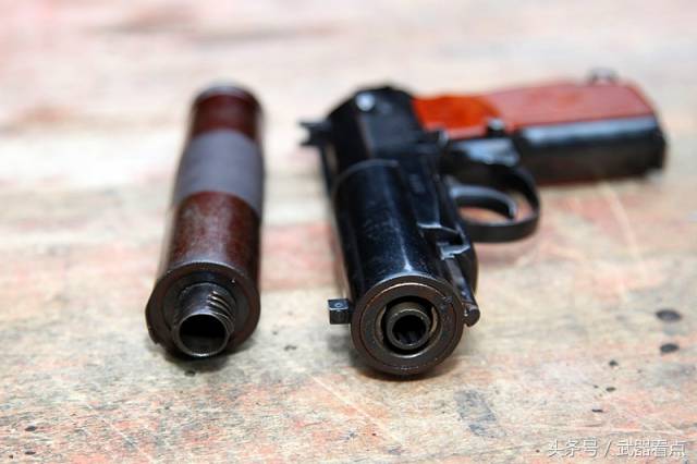 马卡洛夫pb微声手枪:全枪长170 mm,增加消声管长310 mm,弹匣容量8 rds
