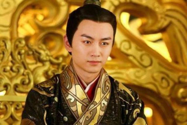 为给皇后报仇,他娶仇人女儿,隐忍5年不仅报了