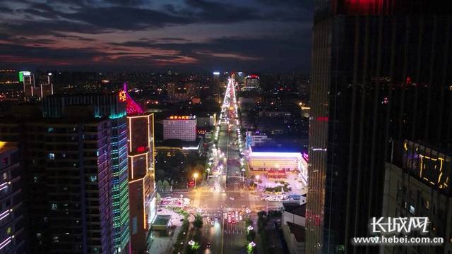 唐山市区夜景.记者 刘潇 摄