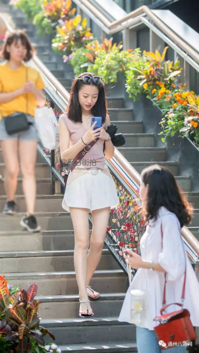 通州地铁站惊现"咸裙子",专挑穿男生猪手摸女生,被抓后这样狡辩!绑被女生玩被屁股蛋蛋图片