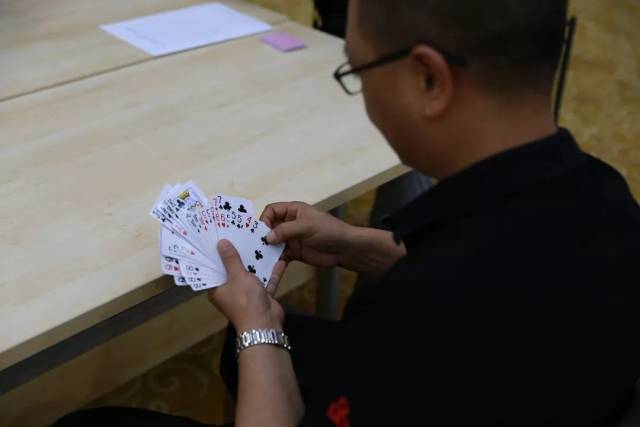 东方明珠举行第三届职工扑克比赛