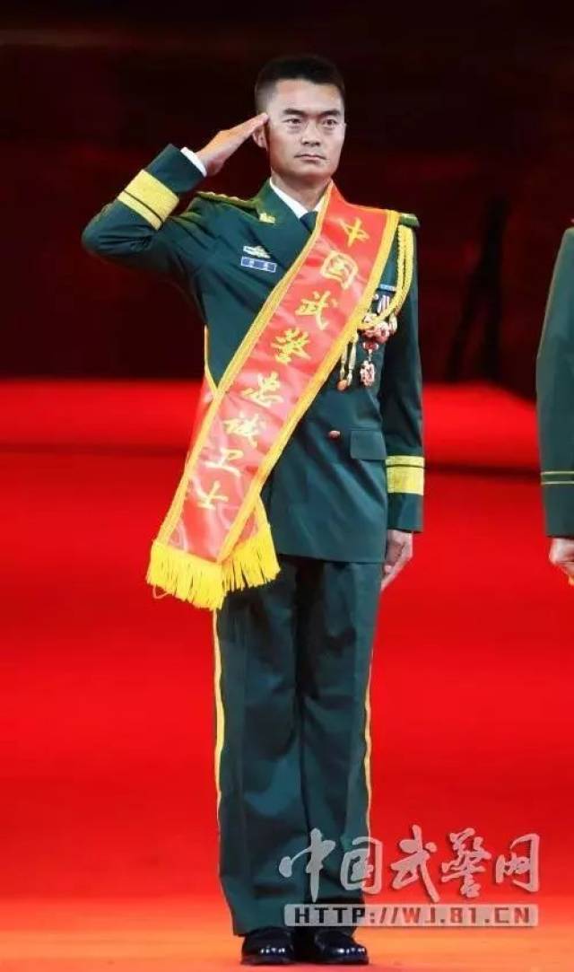 武警部队"十大忠诚卫士""十大标兵士官""十佳军嫂"颁奖典礼在京举行
