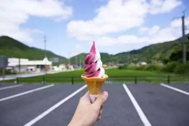 手握冰淇淋 有机会获得隐藏肥胖属性 脚穿轻云  给自己一个跑步的理由