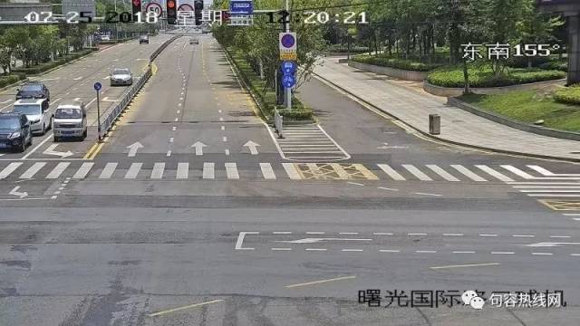 没有非机动车道和人行道的道路