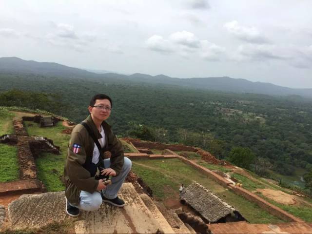 你从未见过如此鲜活的历史课！讲评书说历史，只有武汉这位老师做得到