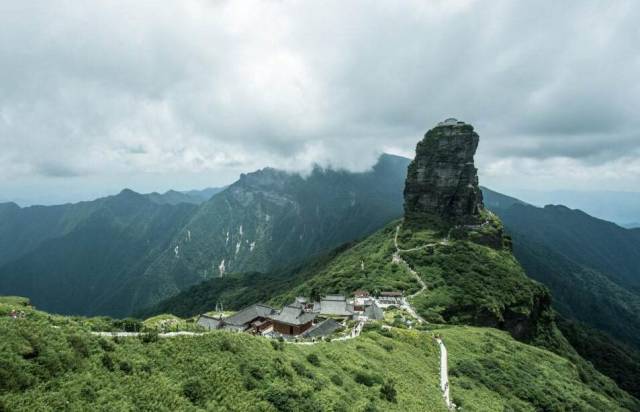 梵净山,中国十大避暑名山,中国著名的弥勒菩萨道场,国际"人与生物圈