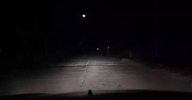 卤素灯的车主注意,夜间开车谨记一句话:走灰不走白见黑停下来