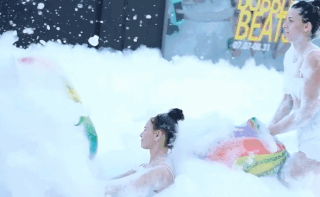 独角兽的游泳圈超级梦幻 仙女们可以坐在游泳圈里随意嗨 带上小伙伴一