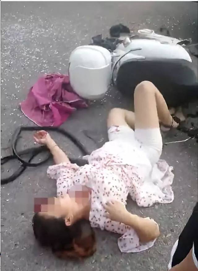 2018年7月31日下午,瑞金火车站附近发生一起交通事故,一年轻女子被撞