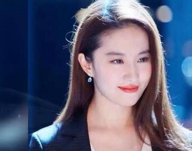 笑起来美的10位女星,杨幂月牙笑,刘诗诗最开心,只有她笑不露齿