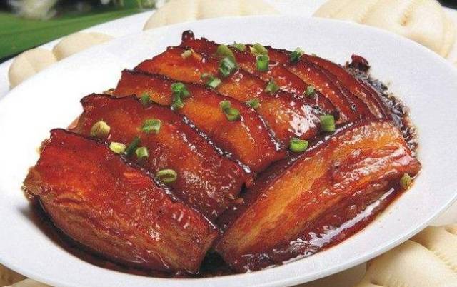 三伏天梅菜扣肉就得如此做,软糯美味,味道鲜美,连汤汁