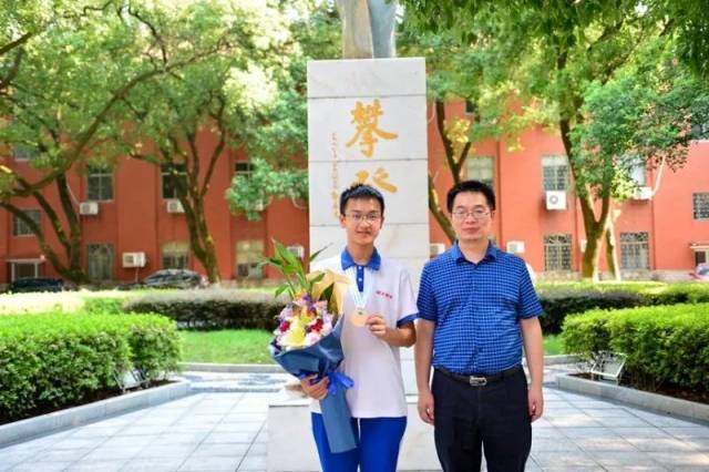 【附中连线】网红"学霸寝室"再爆国际化学奥赛金牌 湖南师大附中