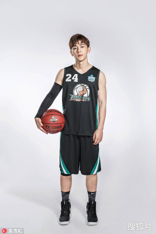 20年科蜜邓伦搭档贺希宁 Brothers定妆照聚义