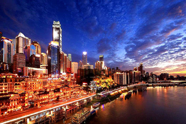 重庆主城区建成面积为1329平方千米,西部第一大城市,经济排名西部第一