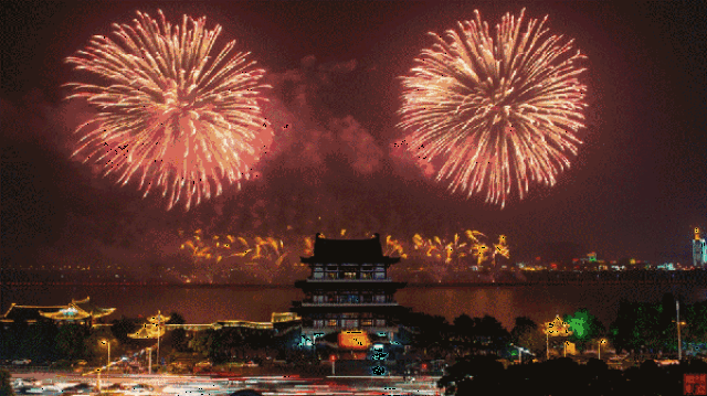 橘子洲焰火 8月1日晚璀璨回归了