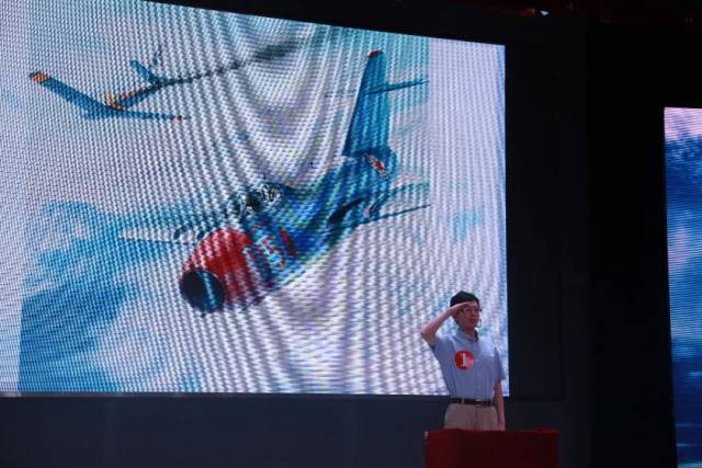 你从未见过如此鲜活的历史课！讲评书说历史，只有武汉这位老师做得到