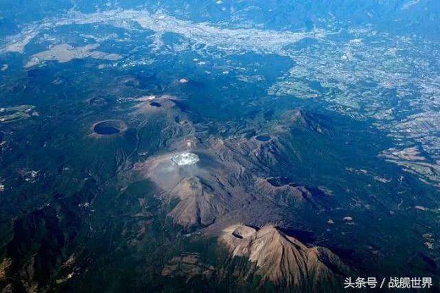 雾岛山是位于鹿儿岛县和宫崎县交界处的活火山群,因长期山上烟雾缭绕