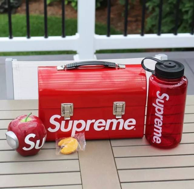 supreme诞生