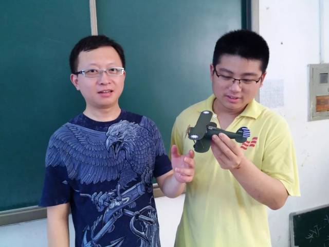 你从未见过如此鲜活的历史课！讲评书说历史，只有武汉这位老师做得到